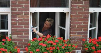 cleaning-home-windows-394158_1920 cleaning-home-windows